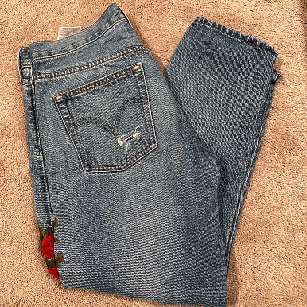 Levi’s 501 T Distressed Jeans